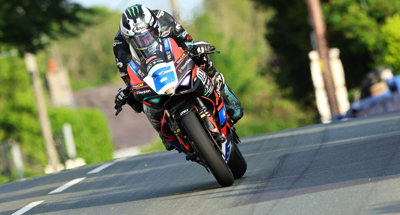 Dunlop sigue siendo el piloto a batir en Supersport y Sportbike: Crédito: TT de la Isla de Man. © Isla de Man TT