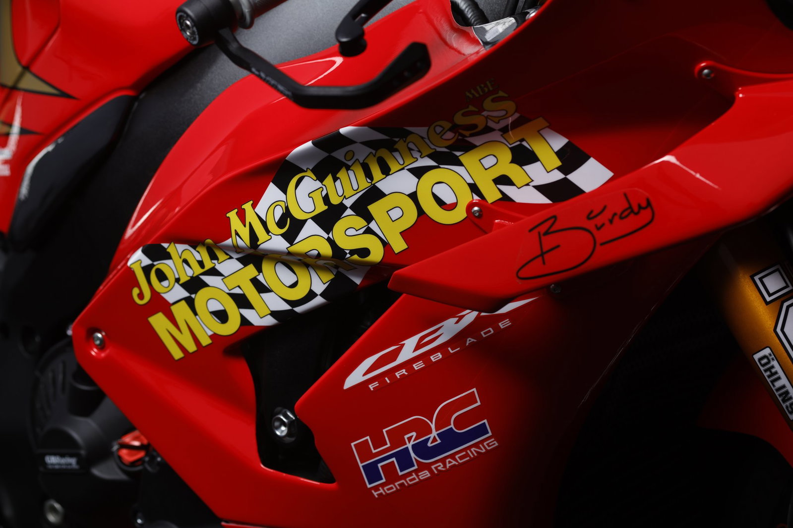 Carenado lateral de la moto TT John McGuinness de edición especial. 