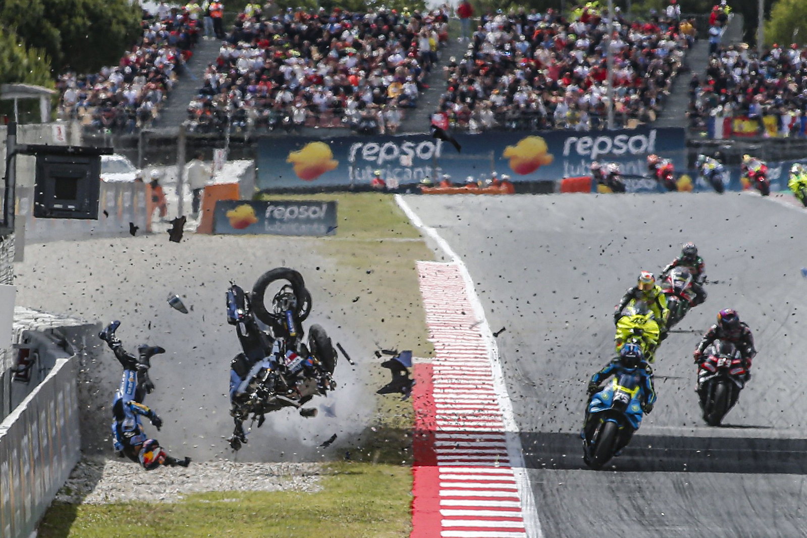El horroroso accidente que involucró a Álex Márquez en Barcelona el domingo. Crédito: Oro y Ganso.