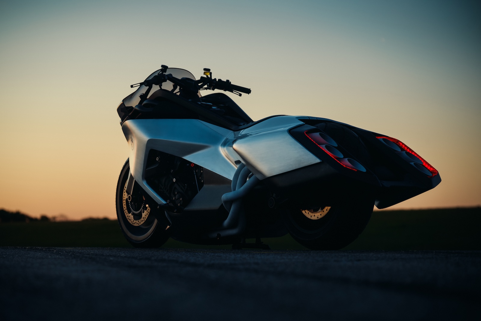 El BMW Vision K18 - tres cuartos traseros