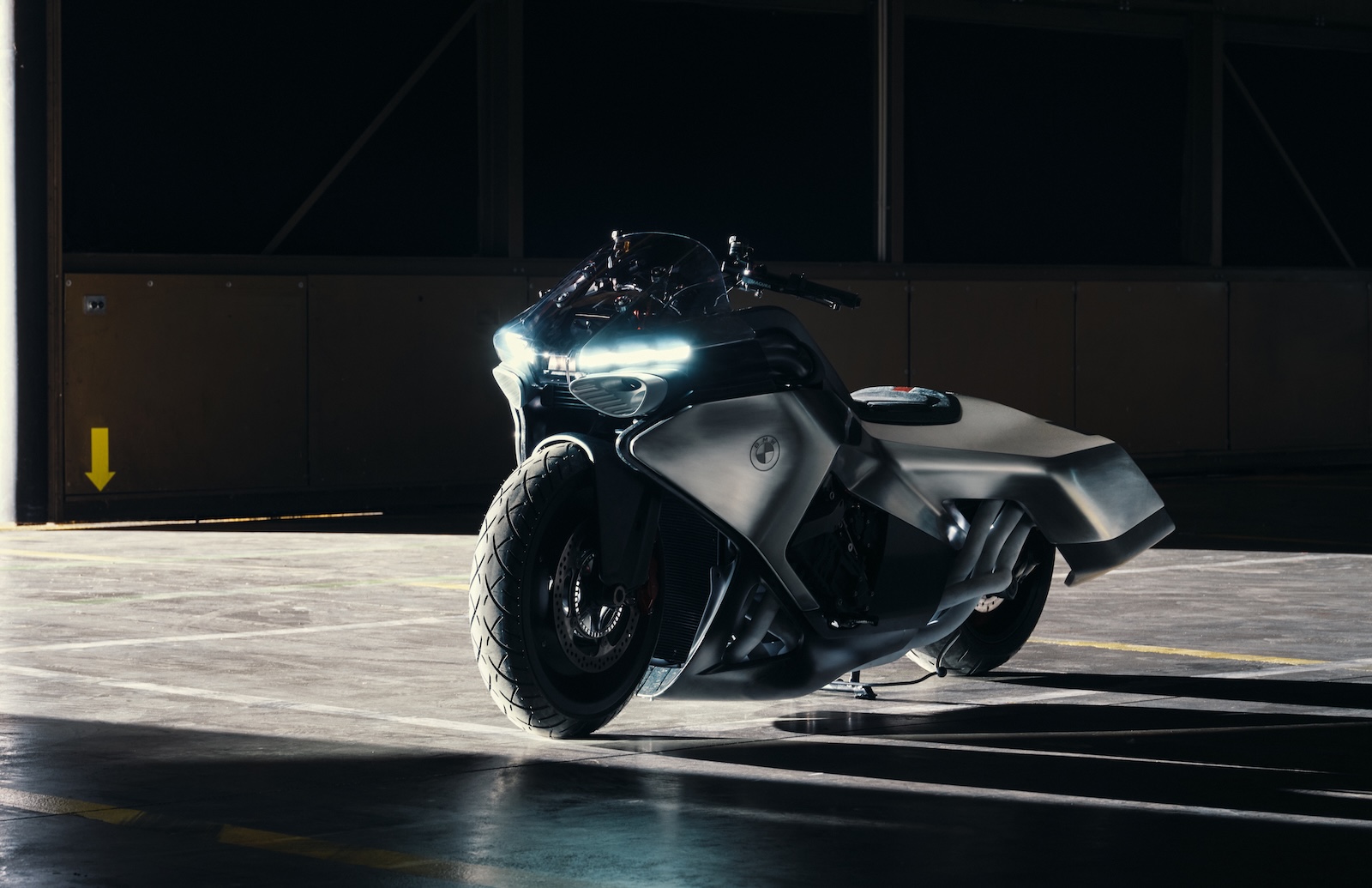 El BMW Vision K18 - tres cuartos delanteros