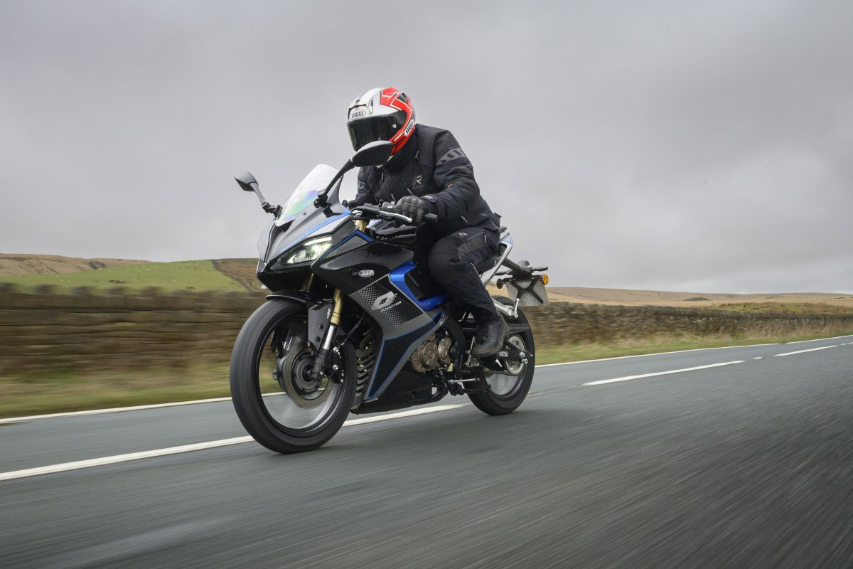 La QJ SRK 125 R existente ya está disponible en el Reino Unido por £2,999