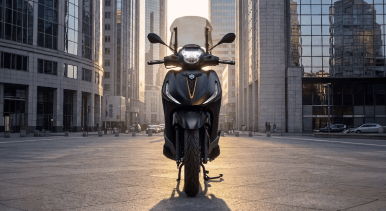 Vista frontal del nuevo Piaggio Beverly 25 Aniversario. 