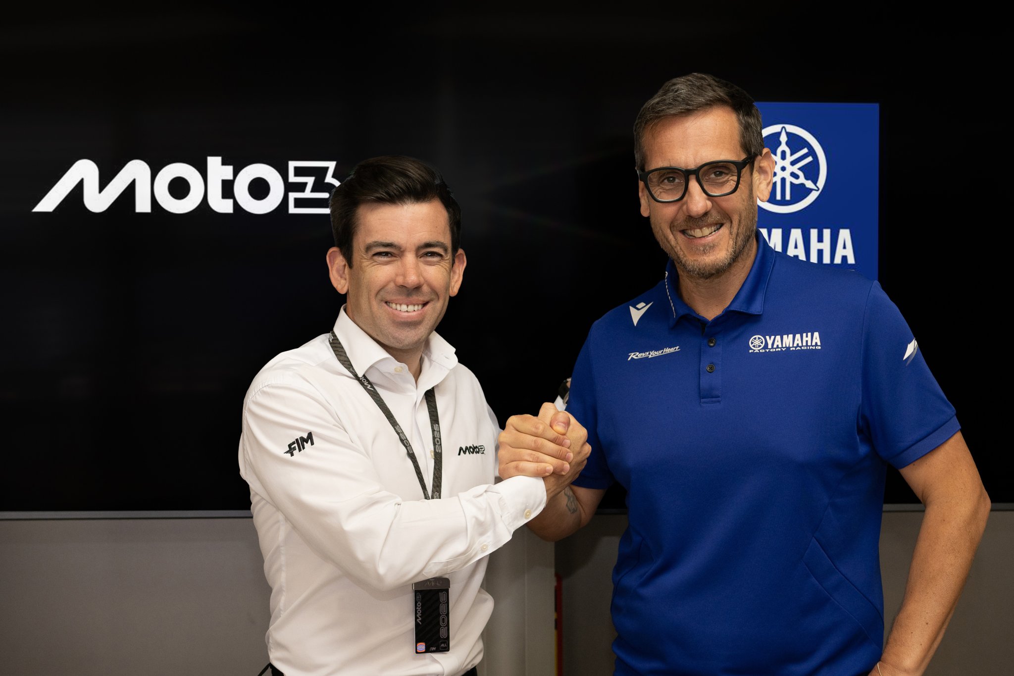 Carlos Ezpeleta y el director general de Yamaha Motor Racing, Paolo Pavesio.