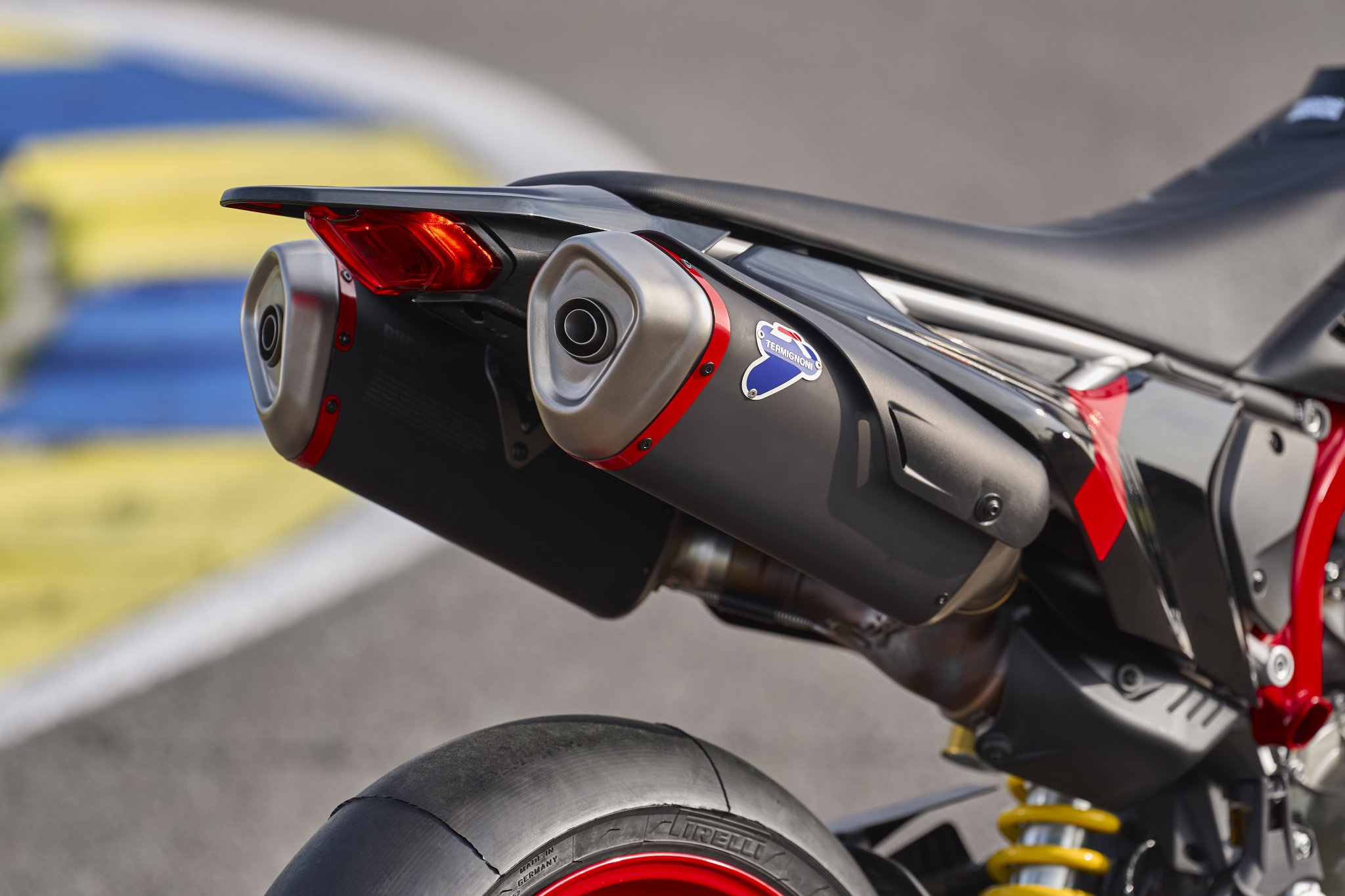 La Ducati Hypermotard 698 Mono Negra