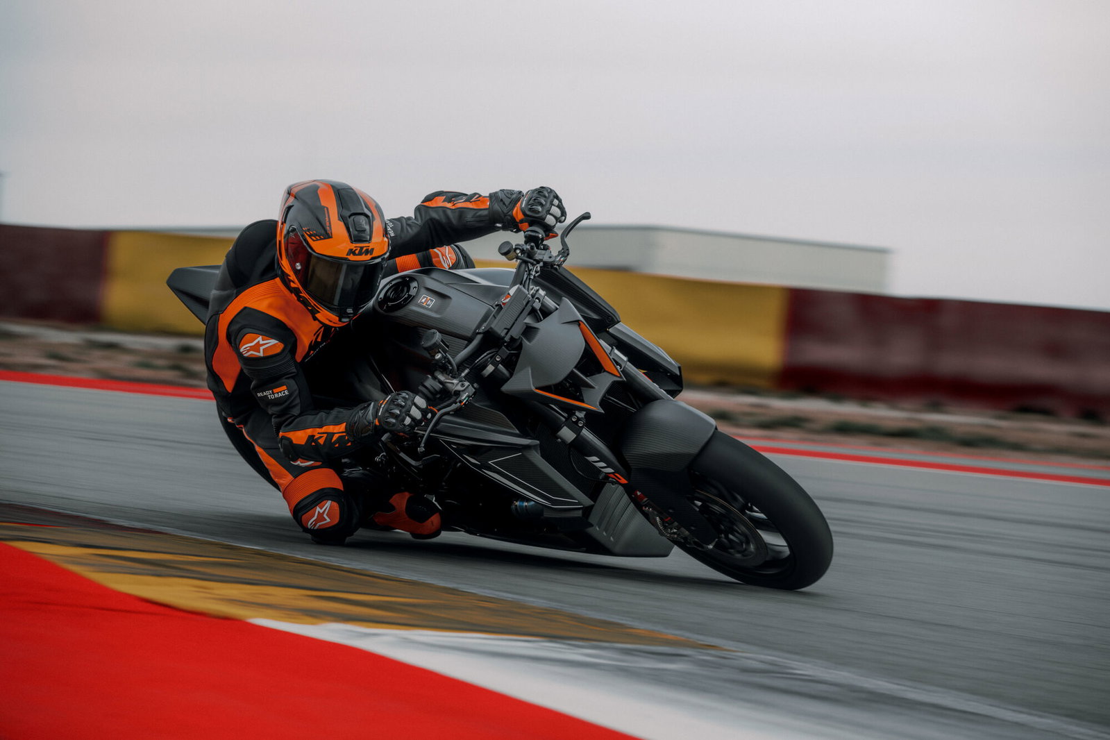 La pista KTM 1390 Super Duke RR 2026