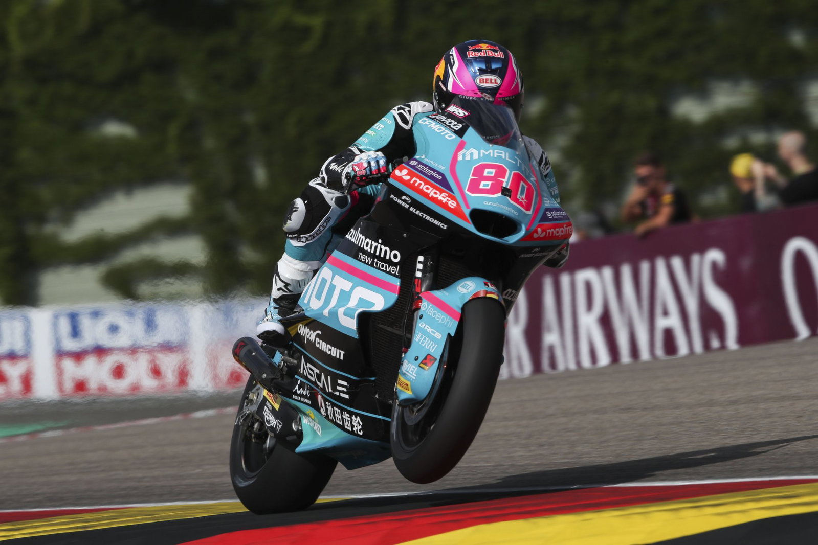 David Alonso compitiendo en Sachsenring. Crédito: Oro y Ganso.